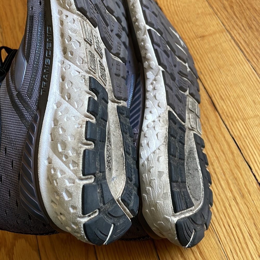 Brooks Women’s GuideRails - Size 10M - Picture 5 of 8